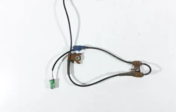 Suzuki Grand Vitara II ABS brake wheel speed sensor 5622065J 61114