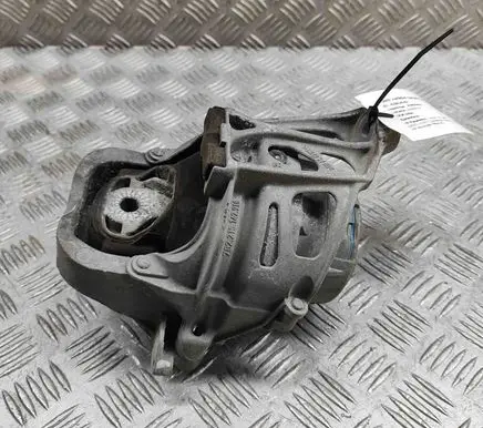 Audi Q7 4M Engine mount bracket 782215151018 782215147918