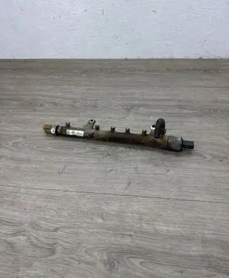 Volkswagen Caddy Fuel pressure regulator 03L130764A 03L130089B 03L906054A
