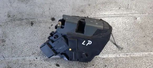 Mazda 3 I Front door lock