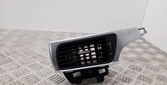 Audi A7 S7 4G Dashboard side air vent grill/cover trim 4G2820902