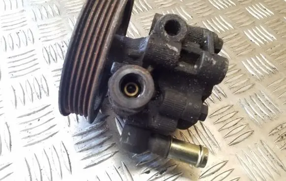 Toyota RAV 4 (XA20) Power steering pump