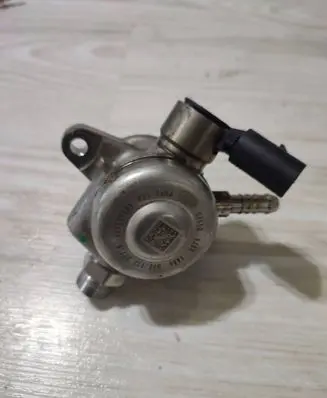 Skoda Scala Fuel injection high pressure pump 04E127027