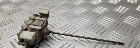 Audi A4 S4 B5 8D Central locking vacuum pump 8D0862153