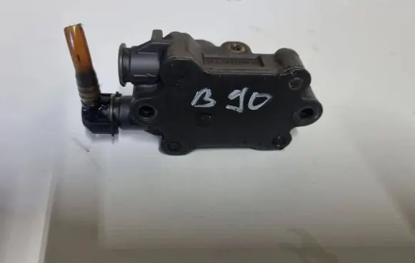 Mercedes-Benz C W203 Fuel injection high pressure pump A6110900350