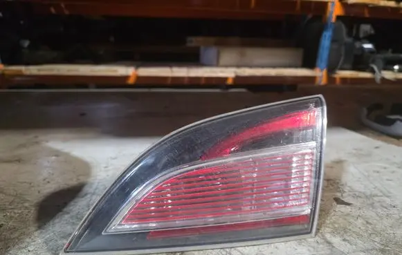 Tailgate rear/tail lights