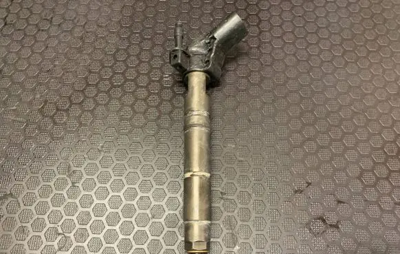 Mercedes-Benz ML W164 Fuel injector A6420700587