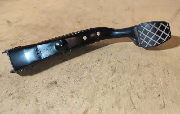Volkswagen Touran I Brake pedal 080405