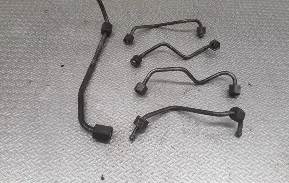 KIA Carnival Fuel injector supply line/pipe 