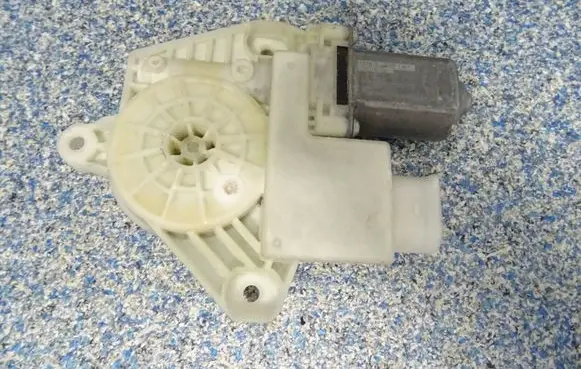 BMW 5 G30 G31 Front door window regulator motor 7455081
