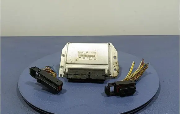 Hyundai Tucson JM Engine control unit/module ECU 3910427300
