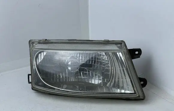 Mitsubishi Space Wagon Headlight/headlamp 11087093
