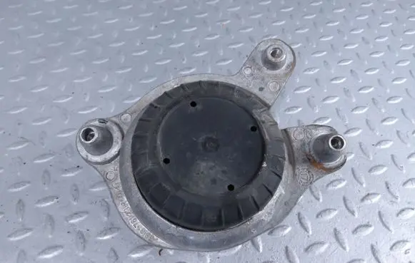 Mercedes-Benz C W205 Engine mount bracket A2132400600