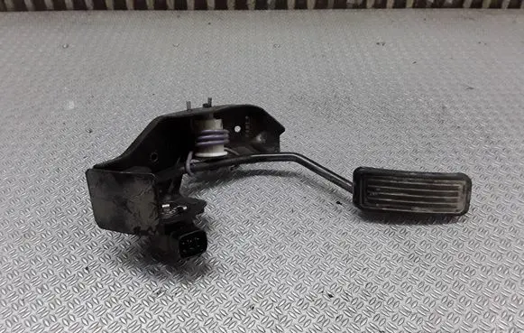 Toyota Avensis T250 Accelerator throttle pedal