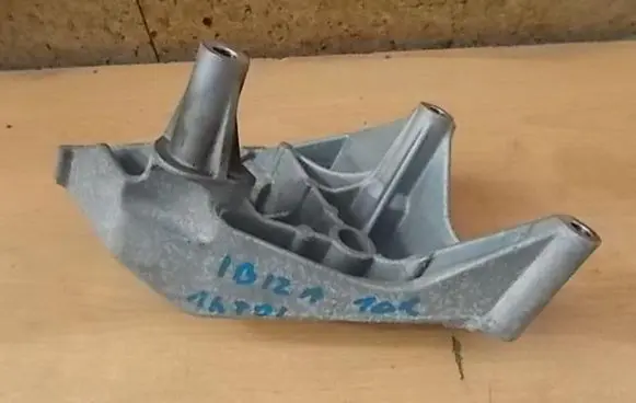Seat Ibiza I (021A) Engine mounting bracket
