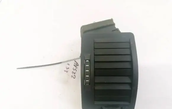 Skoda Octavia Mk2 (1Z) Dash center air vent grill 1Z0819702