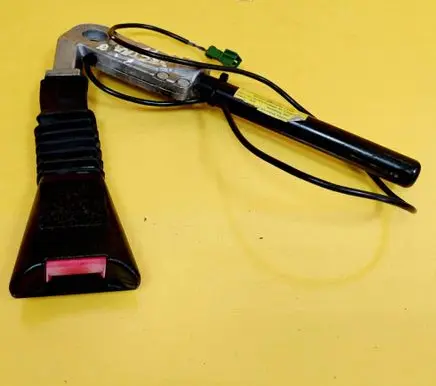 Opel Vectra B Front seatbelt buckle 90585748