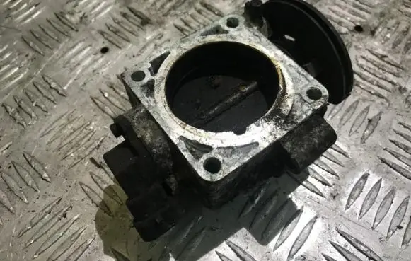 Volvo S40, V40 Throttle valve 72733030