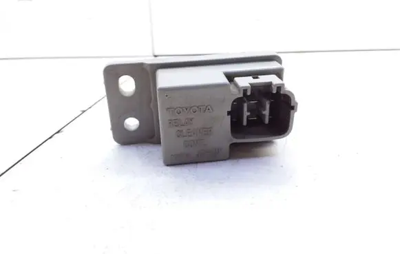 Toyota Avensis T250 Window wiper relay 8594205030