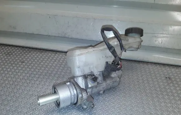 Toyota Corolla Verso AR10 Master brake cylinder 