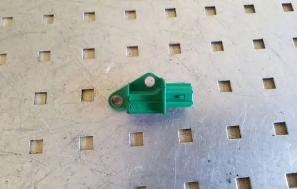 Audi A4 S4 B8 8K Airbag deployment crash/impact sensor 1K0909606C