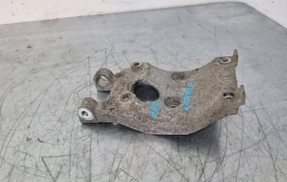 Ford Fiesta Engine mounting bracket AV2Q-8D611-AB