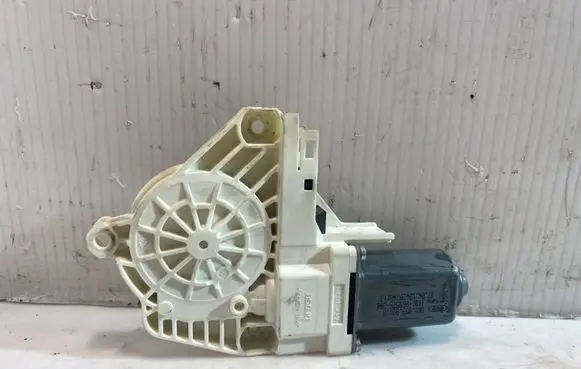 Audi Q7 4L Front door window regulator motor 8K0959801A