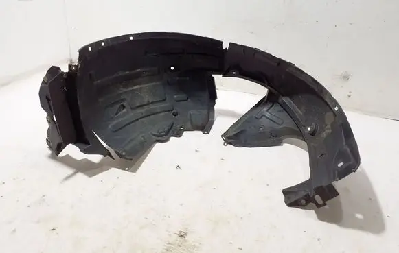 Front wheel arch liner splash guards