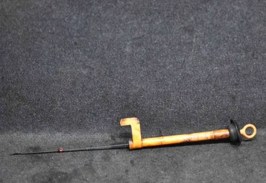 Volkswagen PASSAT B6 Oil level dip stick 038103663A