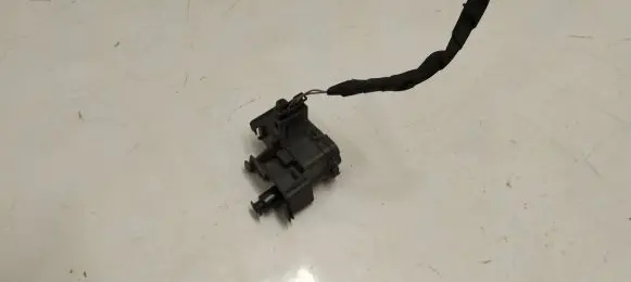 Fuel tank cap lock