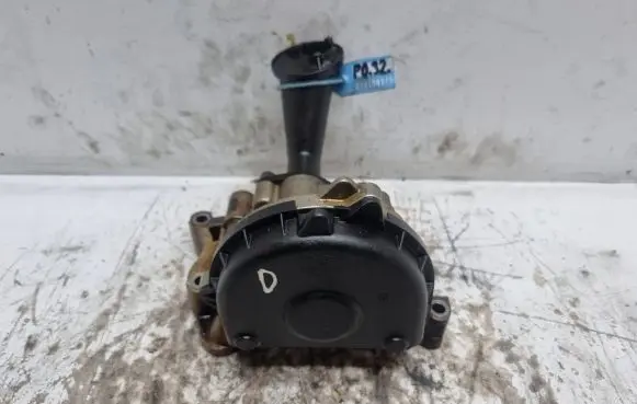Volkswagen Polo IV 9N3 Oil pump 03F115105D