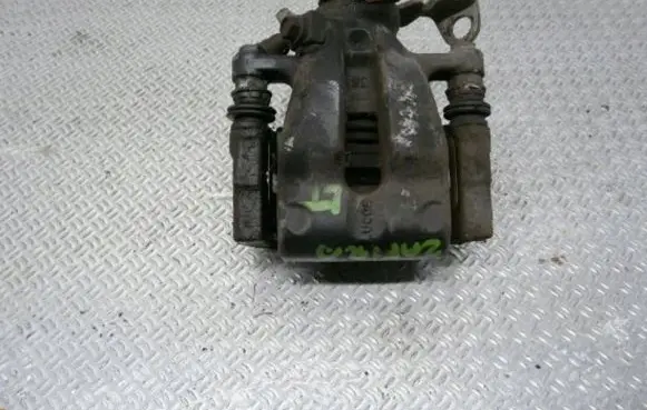 Opel Zafira A Rear brake caliper