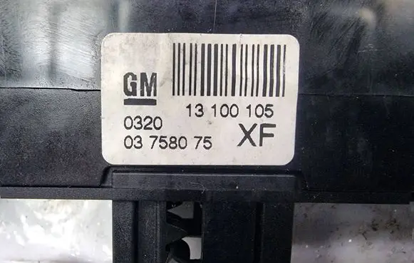 Opel Astra H Hazard light switch 03758075