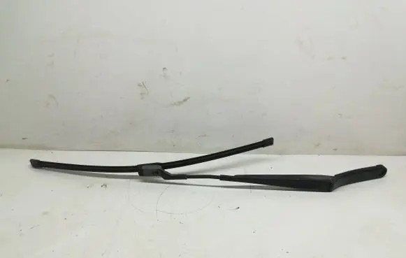 Volkswagen PASSAT B6 Front wiper blade arm 3C1955409C
