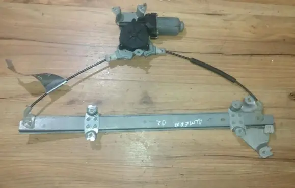 Nissan Almera N16 Sliding door window regulator with motor