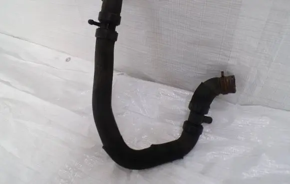 Opel Vivaro Engine coolant pipe/hose 275012747R