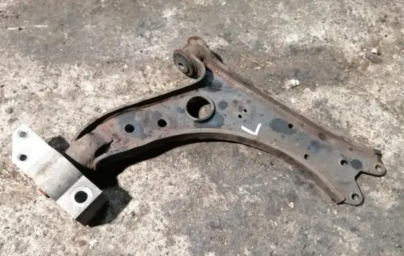 Volkswagen Golf Plus Front lower control arm/wishbone
