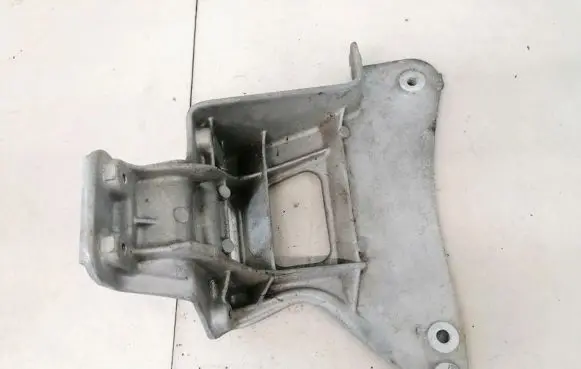 Toyota Aygo AB10 Engine mounting bracket