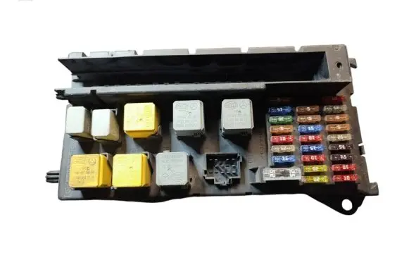 Mercedes-Benz Sprinter W901 W902 W903 W904 Fuse module A9065450401