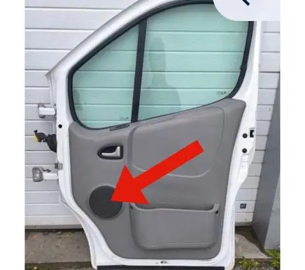 Opel Vivaro Front door speaker cover trim 7700812471