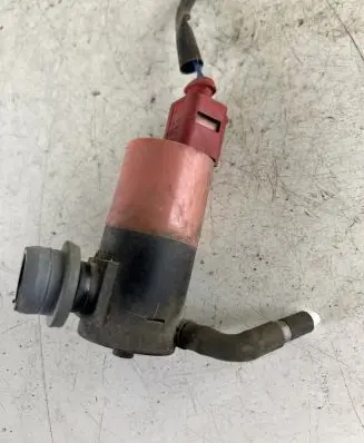 Toyota Yaris Windscreen/windshield washer pump