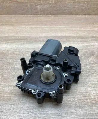 Audi A4 S4 B5 8D Front door window regulator motor 8D0959801D 113846113