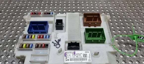 Volvo V70 Central body control module S25144266 31412971