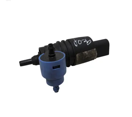 Volkswagen PASSAT B5 Windscreen/windshield washer pump 