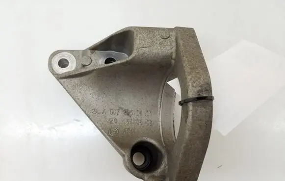 Mercedes-Benz A W176 Engine mounting bracket A6072050101