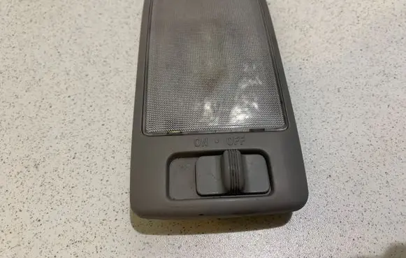 Subaru Outback Front seat light 231