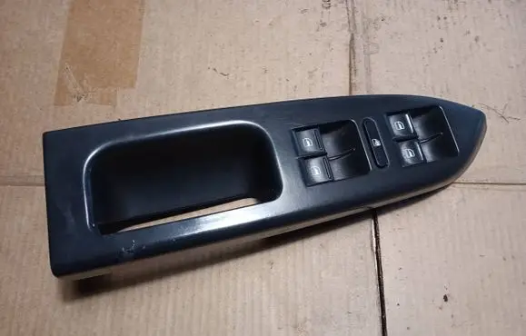 Volkswagen Touran I Electric window control switch 1T1867371H