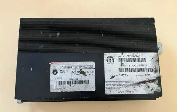Chrysler 200 Sound amplifier 68223634AE TE1AA027557914