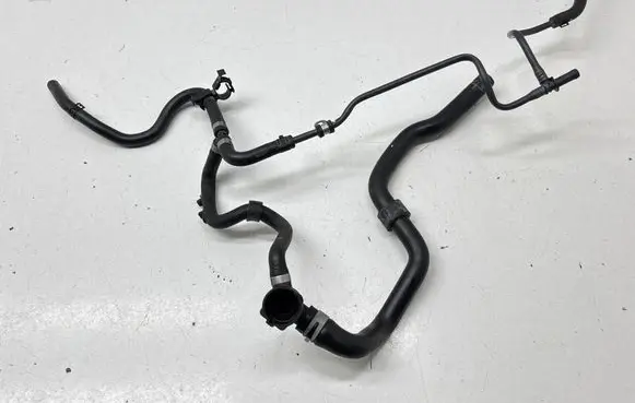 Volkswagen Jetta VII Engine coolant pipe/hose 5Q0122291
