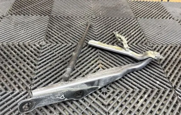 Dodge Charger Engine bonnet/hood hinges 55113550AF